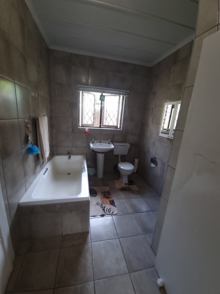 To Let 3 Bedroom Property for Rent in Leisure Bay KwaZulu-Natal