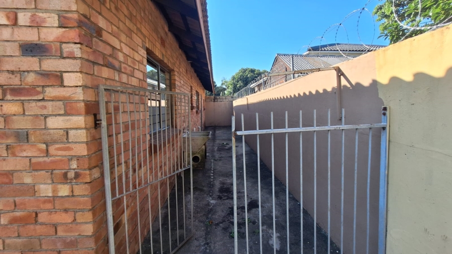 To Let 7 Bedroom Property for Rent in Birdswood KwaZulu-Natal