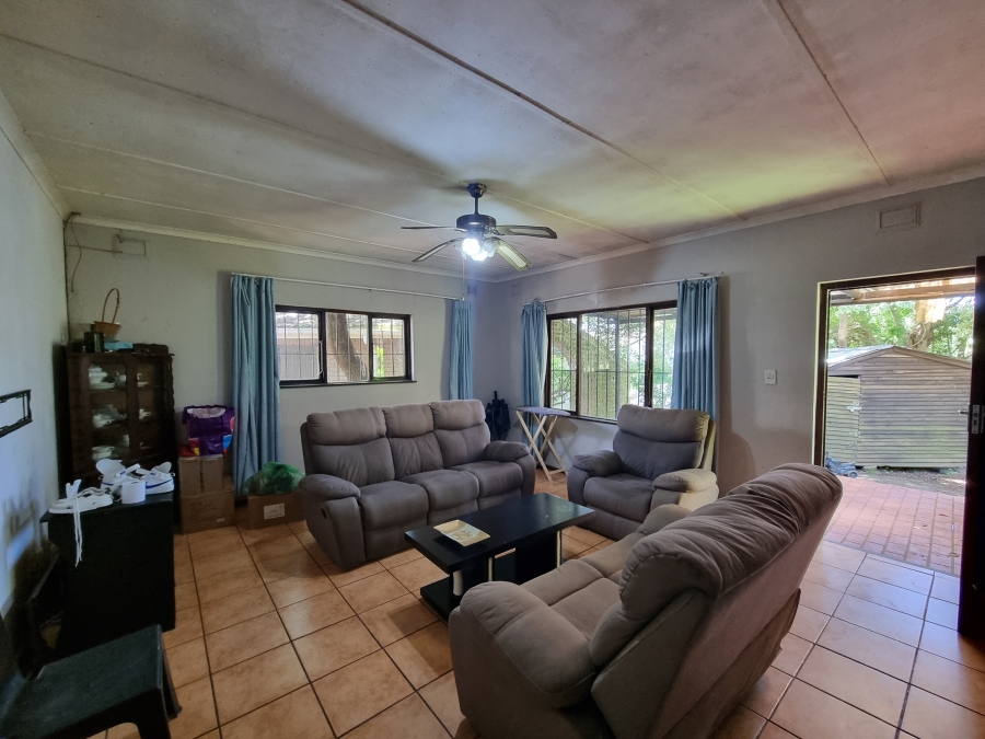 6 Bedroom Property for Sale in Margate KwaZulu-Natal