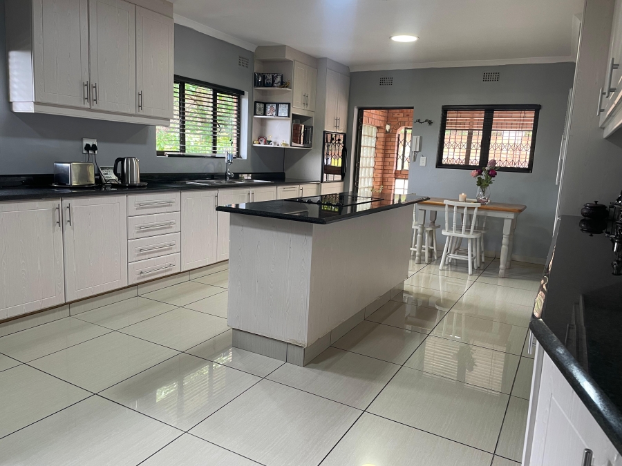 7 Bedroom Property for Sale in Wyebank KwaZulu-Natal