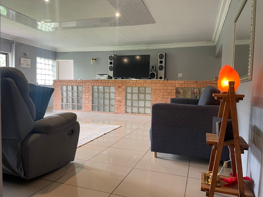 7 Bedroom Property for Sale in Wyebank KwaZulu-Natal