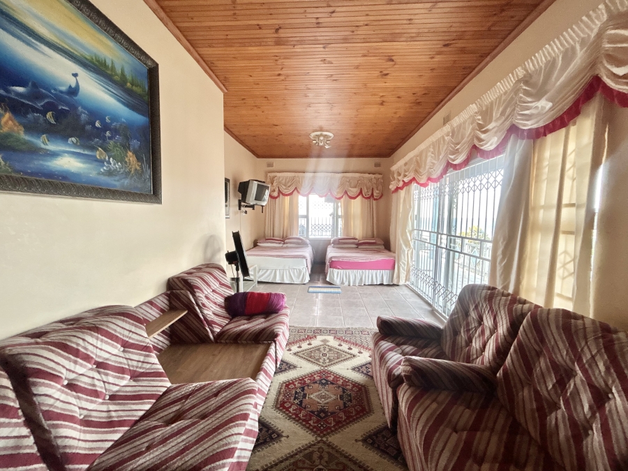 8 Bedroom Property for Sale in Tinley Manor KwaZulu-Natal