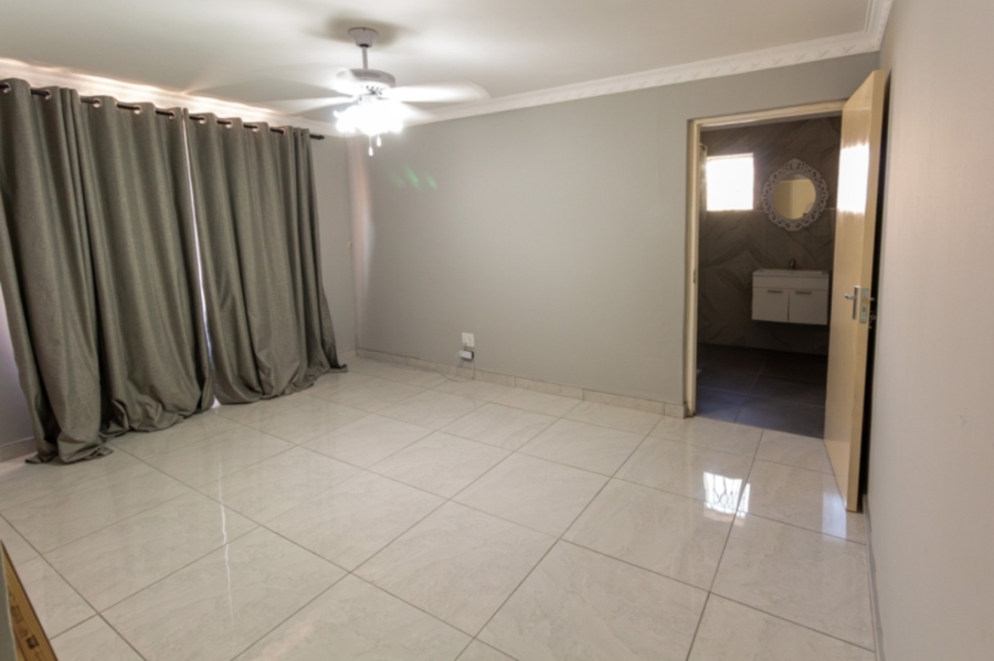 To Let 3 Bedroom Property for Rent in Brighton Beach KwaZulu-Natal