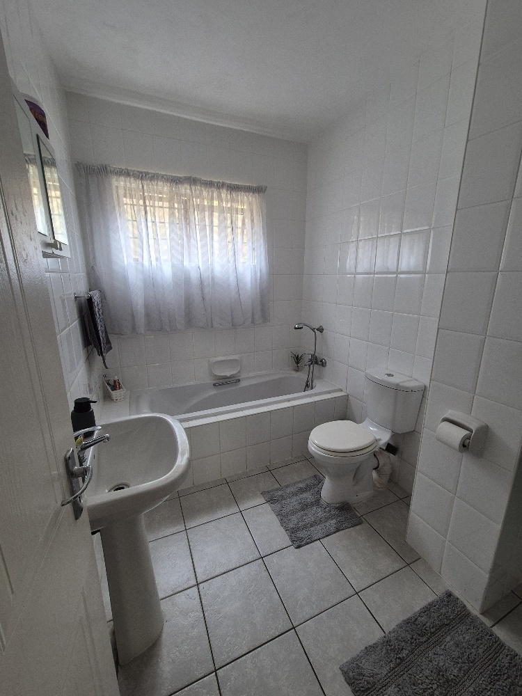 4 Bedroom Property for Sale in St Michaels On Sea KwaZulu-Natal