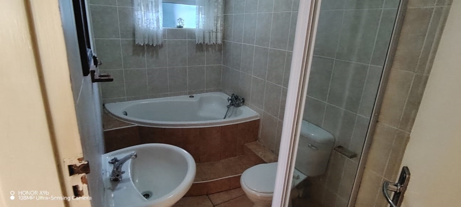 To Let 2 Bedroom Property for Rent in Margate KwaZulu-Natal