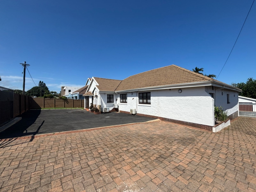 To Let 4 Bedroom Property for Rent in Durban North KwaZulu-Natal