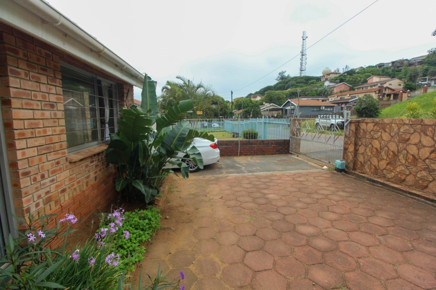 3 Bedroom Property for Sale in Brighton Beach KwaZulu-Natal