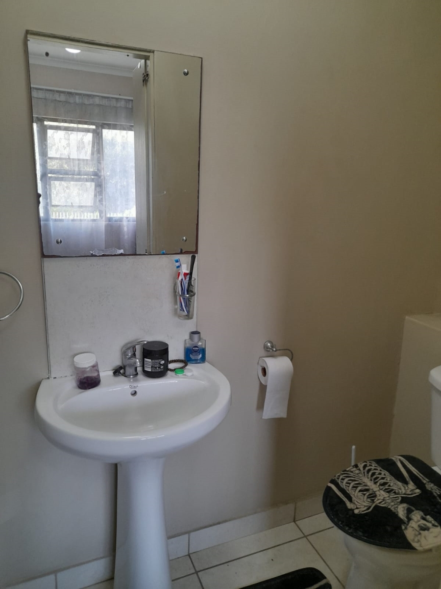 2 Bedroom Property for Sale in Waterways KwaZulu-Natal