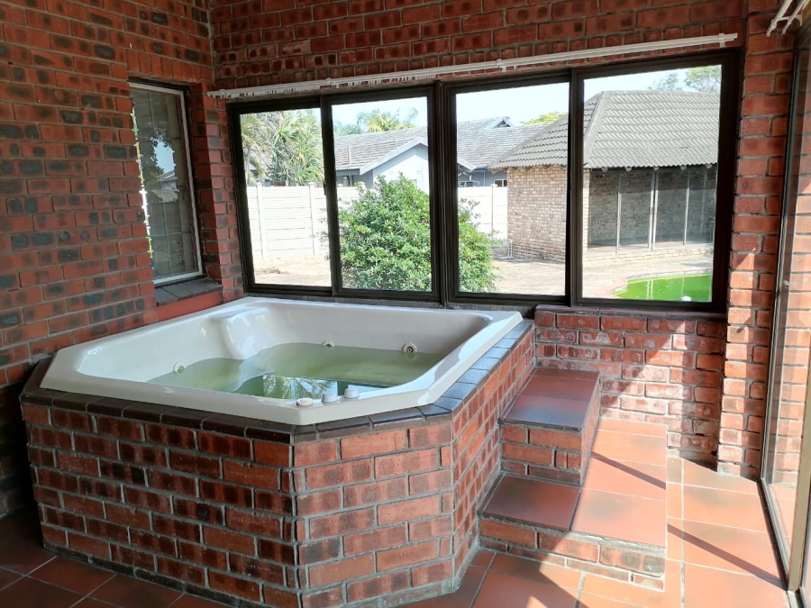 4 Bedroom Property for Sale in Meer En See KwaZulu-Natal