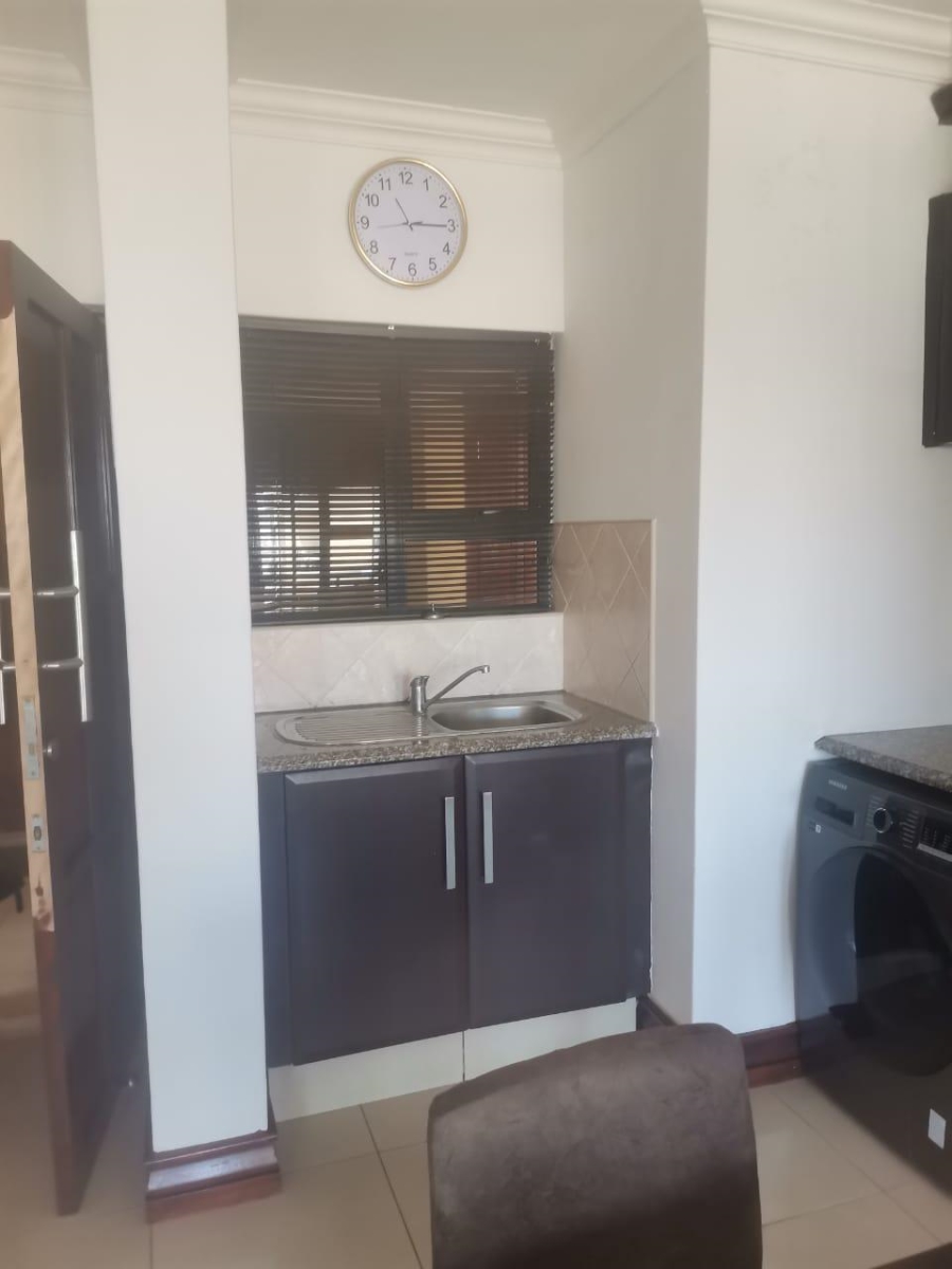 To Let 2 Bedroom Property for Rent in New Town Centre KwaZulu-Natal