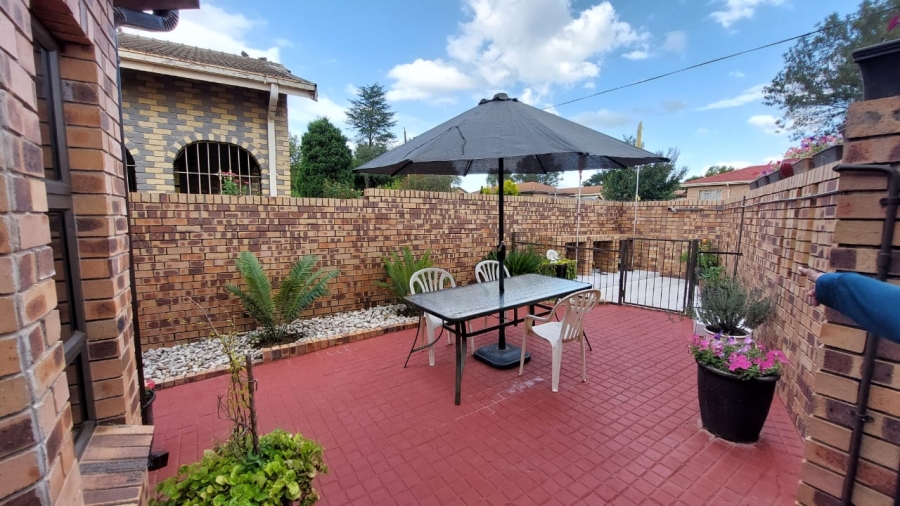 3 Bedroom Property for Sale in Lennoxton KwaZulu-Natal