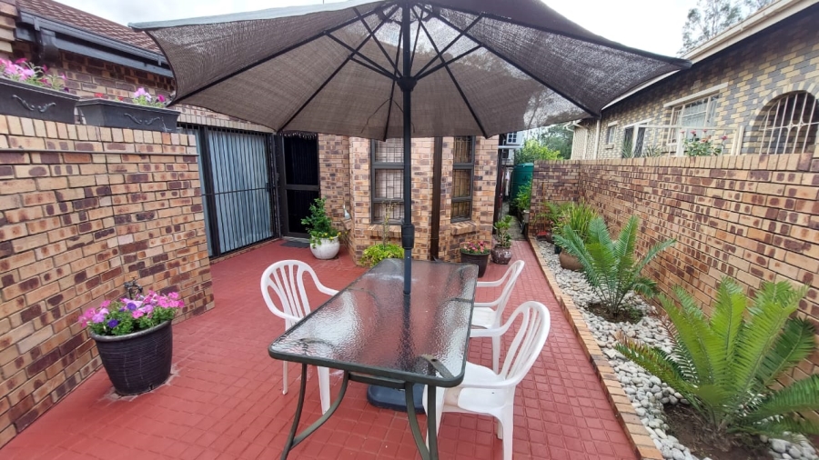 3 Bedroom Property for Sale in Lennoxton KwaZulu-Natal