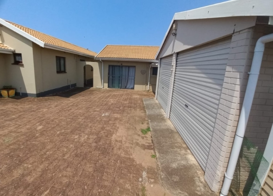 8 Bedroom Property for Sale in Uvongo KwaZulu-Natal