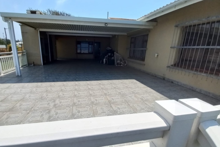 8 Bedroom Property for Sale in Uvongo KwaZulu-Natal