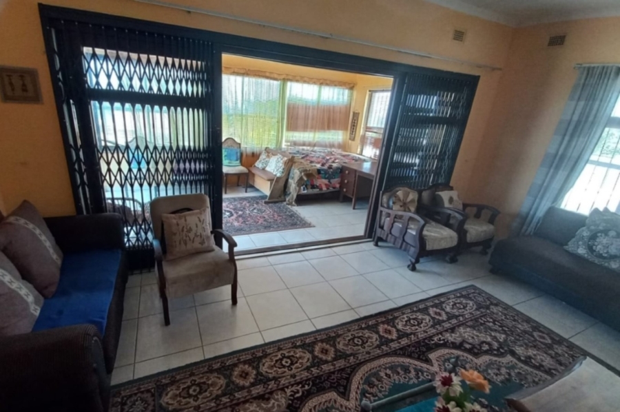 8 Bedroom Property for Sale in Uvongo KwaZulu-Natal