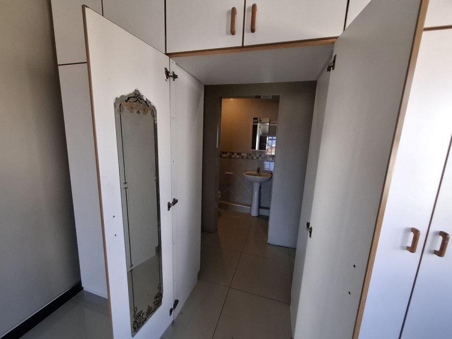 To Let 1 Bedroom Property for Rent in Bluff KwaZulu-Natal