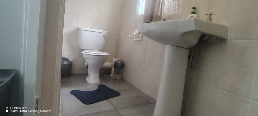 1 Bedroom Property for Sale in Uvongo Beach KwaZulu-Natal