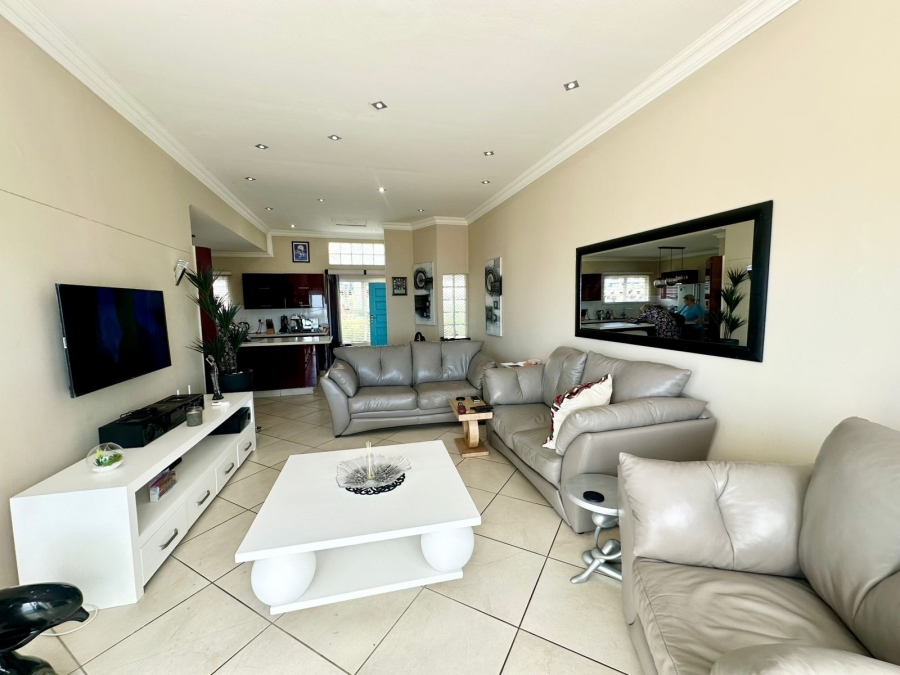 To Let 2 Bedroom Property for Rent in Shakas Rock KwaZulu-Natal