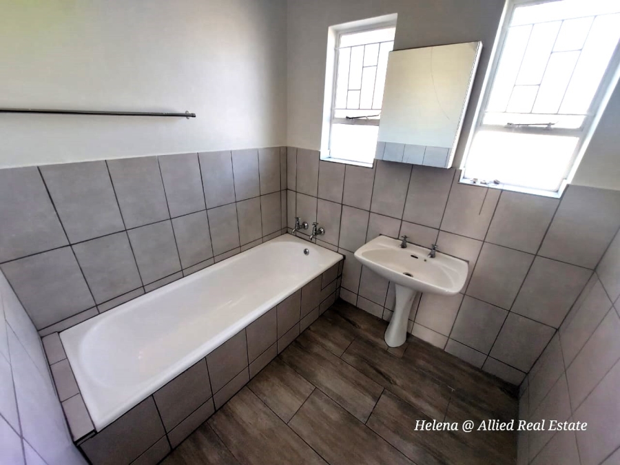 3 Bedroom Property for Sale in Schuinshoogte KwaZulu-Natal