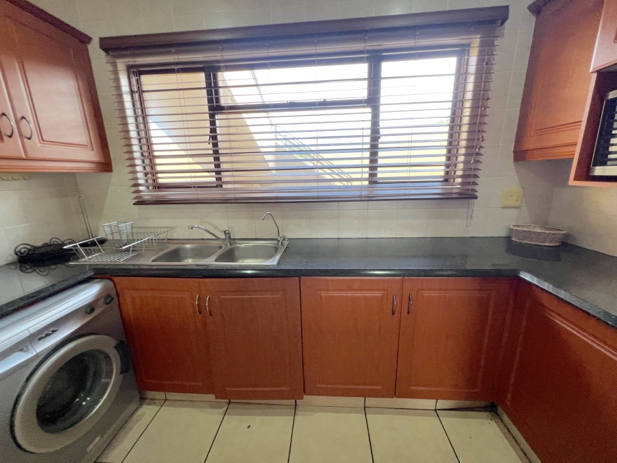 To Let 4 Bedroom Property for Rent in St Michaels On Sea KwaZulu-Natal