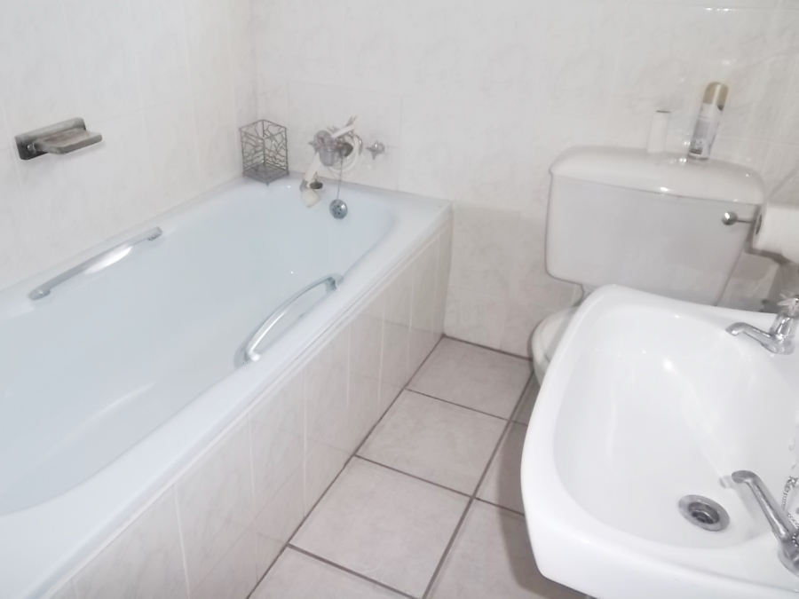 4 Bedroom Property for Sale in Aviary Hill KwaZulu-Natal
