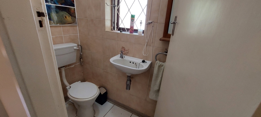 3 Bedroom Property for Sale in Uvongo KwaZulu-Natal