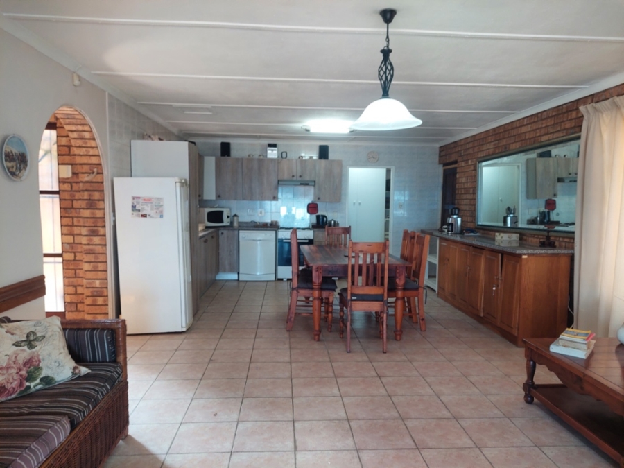 5 Bedroom Property for Sale in Uvongo Beach KwaZulu-Natal