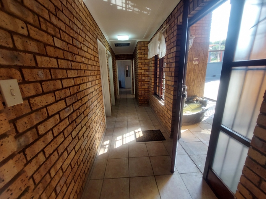 5 Bedroom Property for Sale in Uvongo Beach KwaZulu-Natal