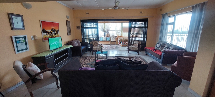 5 Bedroom Property for Sale in Uvongo KwaZulu-Natal