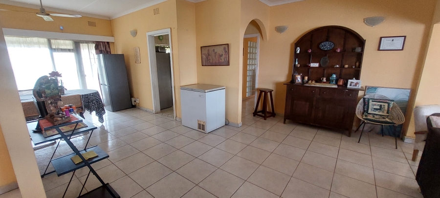 5 Bedroom Property for Sale in Uvongo KwaZulu-Natal