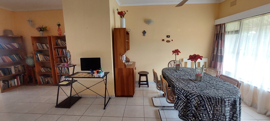 5 Bedroom Property for Sale in Uvongo KwaZulu-Natal