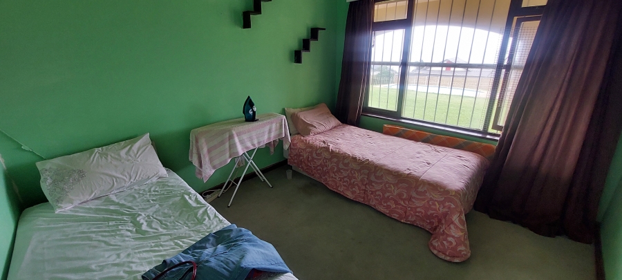 5 Bedroom Property for Sale in Uvongo KwaZulu-Natal