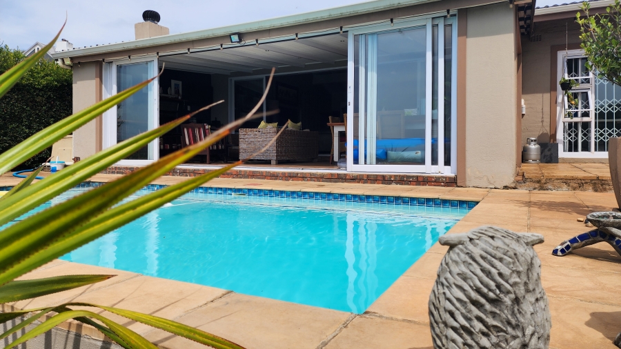 To Let 5 Bedroom Property for Rent in Shakas Rock KwaZulu-Natal