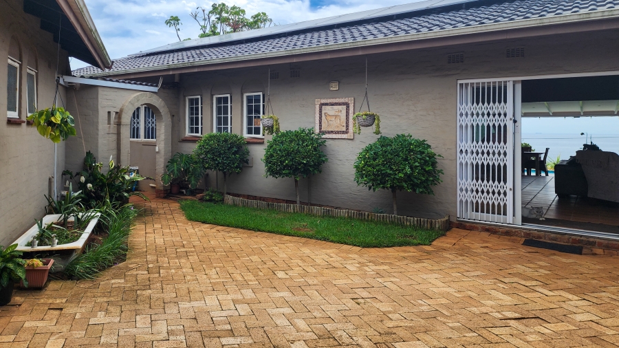 To Let 5 Bedroom Property for Rent in Shakas Rock KwaZulu-Natal