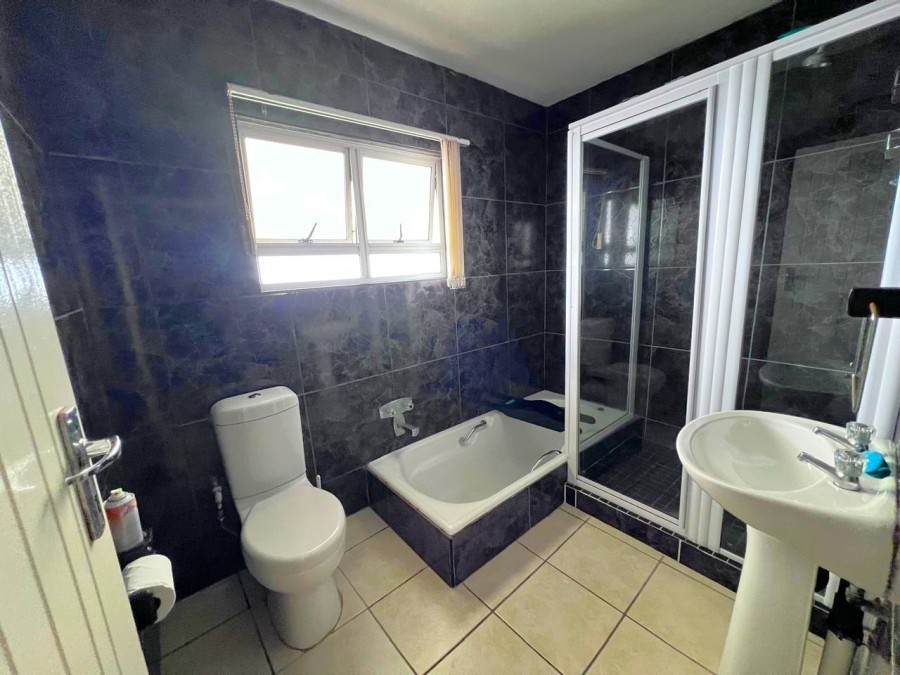 6 Bedroom Property for Sale in Shelly Beach KwaZulu-Natal