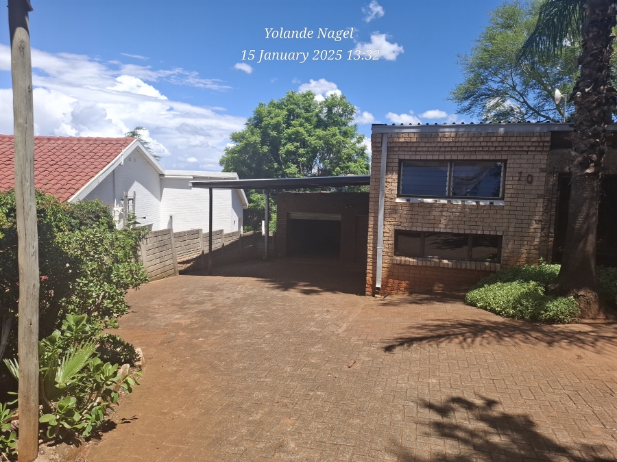 To Let 3 Bedroom Property for Rent in Signal Hill KwaZulu-Natal