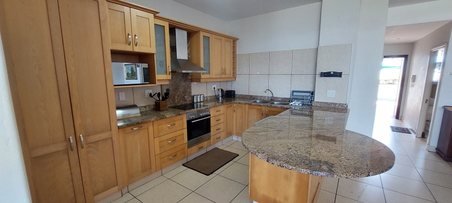 To Let 4 Bedroom Property for Rent in Margate KwaZulu-Natal