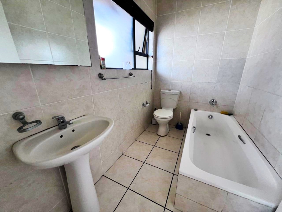 2 Bedroom Property for Sale in Uvongo Beach KwaZulu-Natal