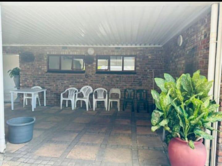 To Let 6 Bedroom Property for Rent in Veld En Vlei KwaZulu-Natal