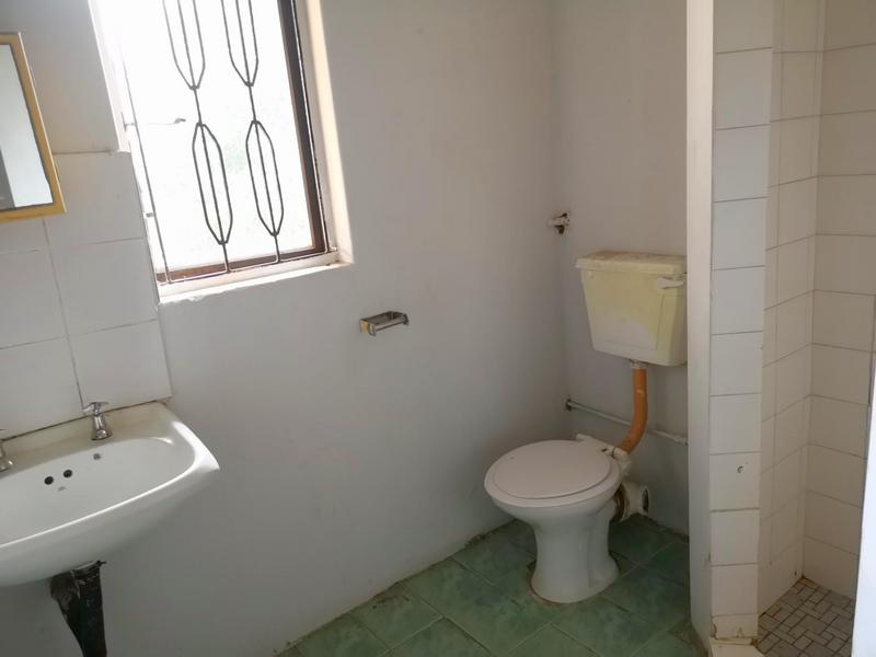 5 Bedroom Property for Sale in Umlazi KwaZulu-Natal