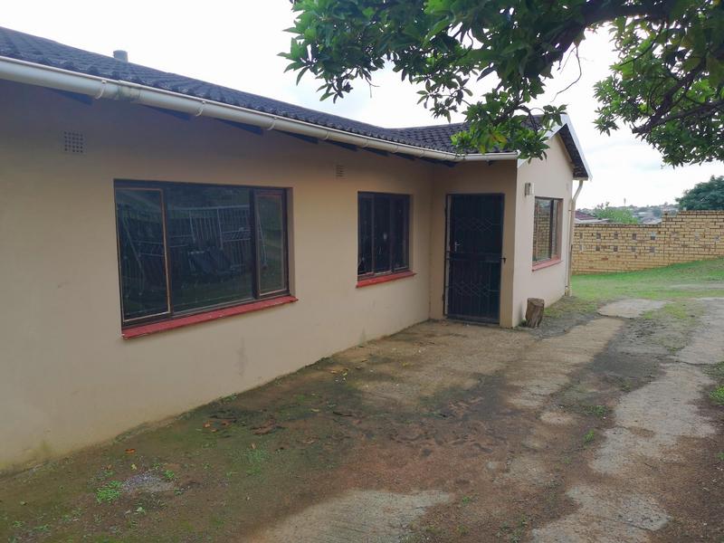 5 Bedroom Property for Sale in Umlazi KwaZulu-Natal