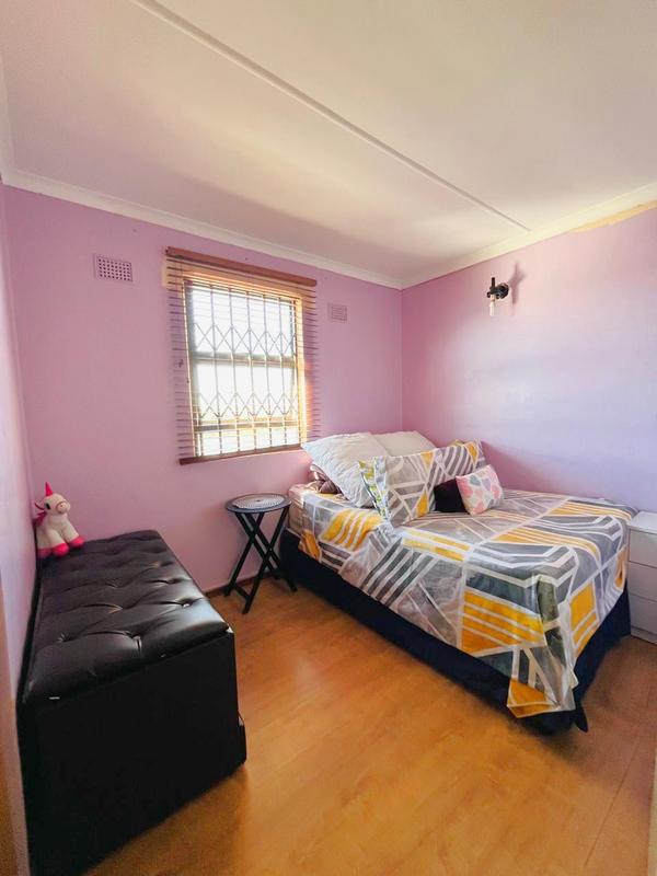 3 Bedroom Property for Sale in Umlazi KwaZulu-Natal