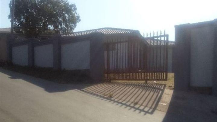 4 Bedroom Property for Sale in Umlazi KwaZulu-Natal