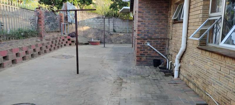 3 Bedroom Property for Sale in Umlazi KwaZulu-Natal