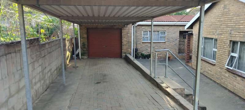 3 Bedroom Property for Sale in Umlazi KwaZulu-Natal