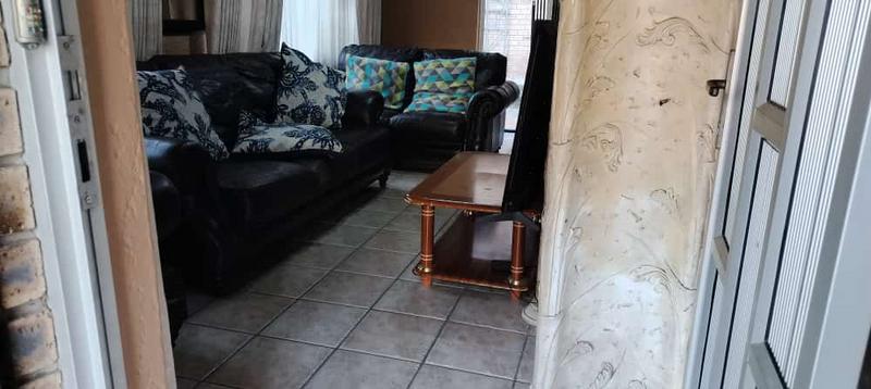 3 Bedroom Property for Sale in Umlazi KwaZulu-Natal