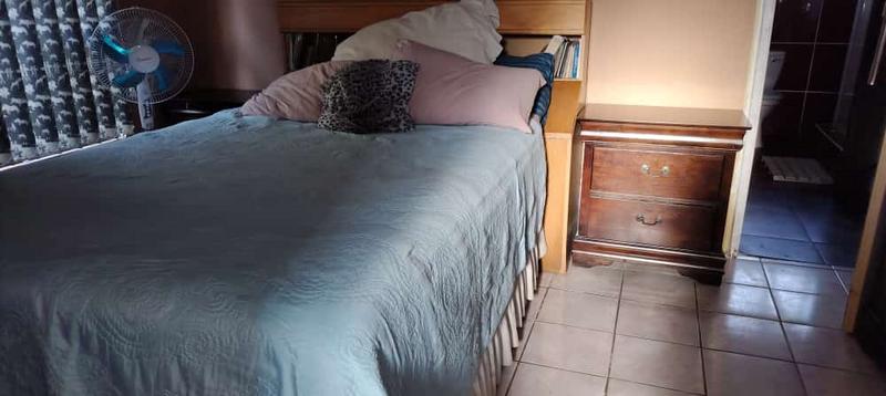 3 Bedroom Property for Sale in Umlazi KwaZulu-Natal