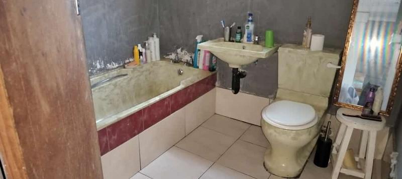 3 Bedroom Property for Sale in Umlazi KwaZulu-Natal