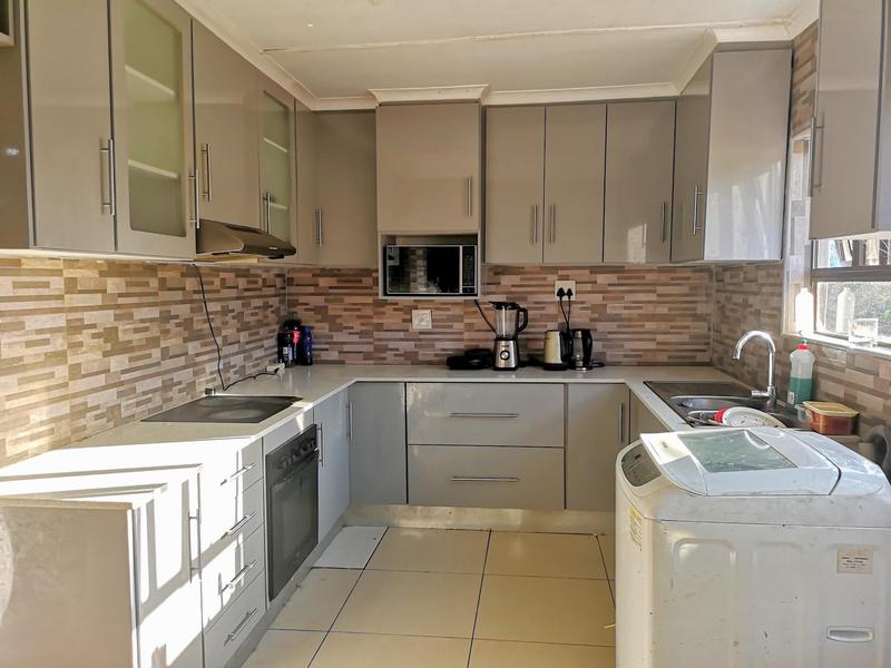 5 Bedroom Property for Sale in Lovu KwaZulu-Natal