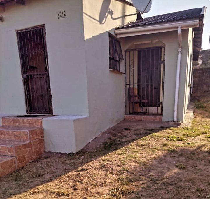 3 Bedroom Property for Sale in Umlazi KwaZulu-Natal